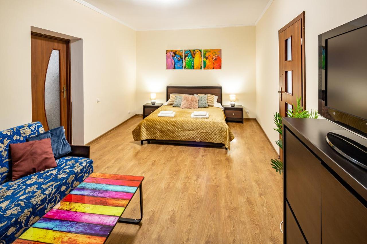 Rainbow Apartment Near Rynok Sq Lviv Kültér fotó